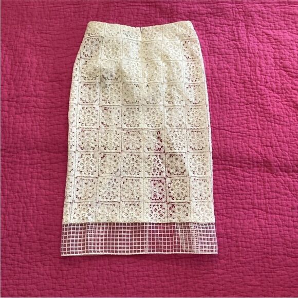 Alexis White Midi Pencil lace Skirt with Slit , XS - Picture 5 of 7
